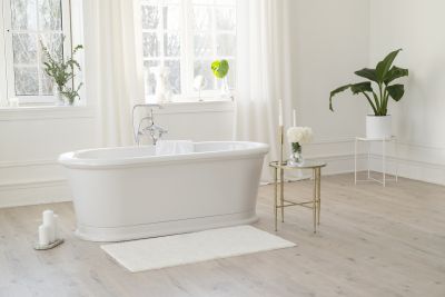 Spa-Like Freestanding Tub